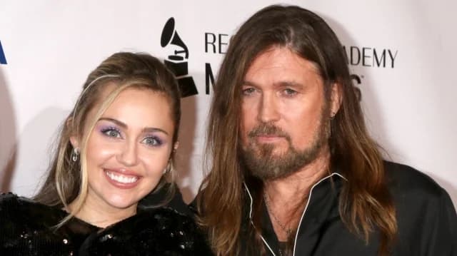 Miley Cyrus' neuer Song rührt ihren Vater zu Tränen