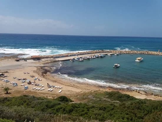 Ηλικιωμένος κυκλοφορούσε γυμνός και φωτογραφιζόταν – Τον ψάχνει η Αστυνομία