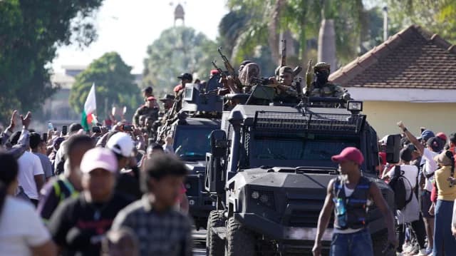 Madagaskar: Militär 'übernimmt Macht' und löst Senat auf