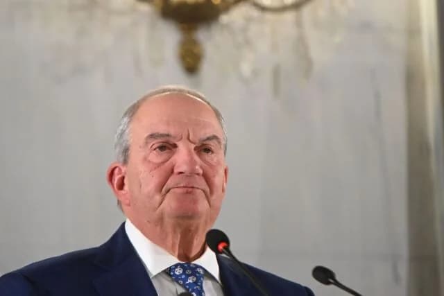 Gobierno: Declaraciones de Karamanlis sobre las Instituciones son Oportunas