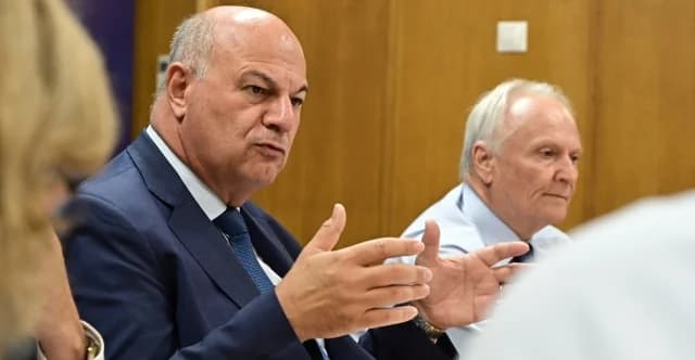 Tsiaras informa a los diputados de ND sobre OPEKEPE y viruela ovina
