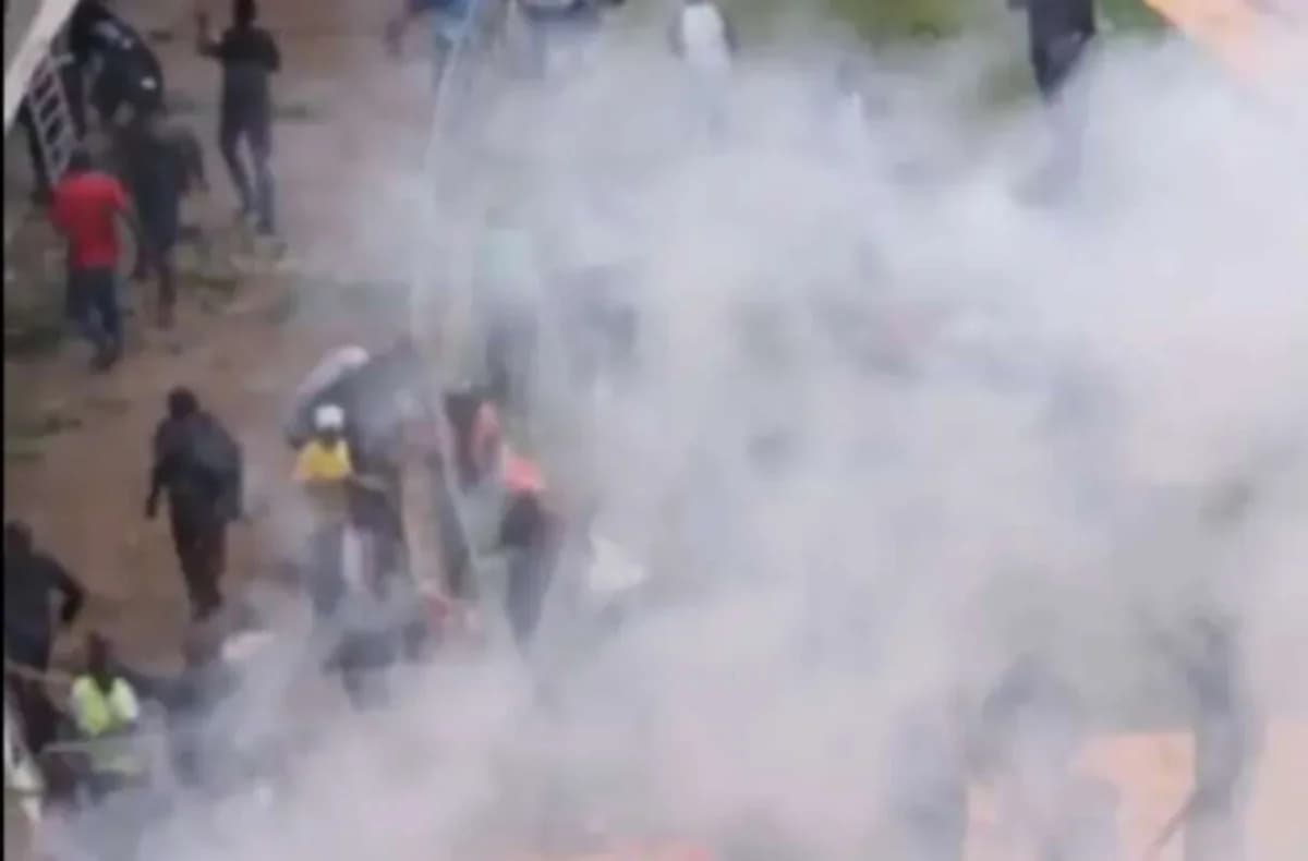 Kenya: Police Open Fire on Crowd at Odinga Funeral
