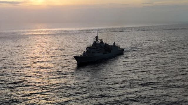 Έκρηξη σε τάνκερ στην Υεμένη – Συμμετοχή της φρεγάτας «Σπέτσαι» σε επιχείρηση διάσωσης