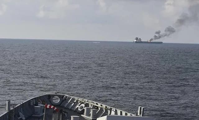 Yemen: Ship Hit by Unknown Projectile, UKMTO Reports