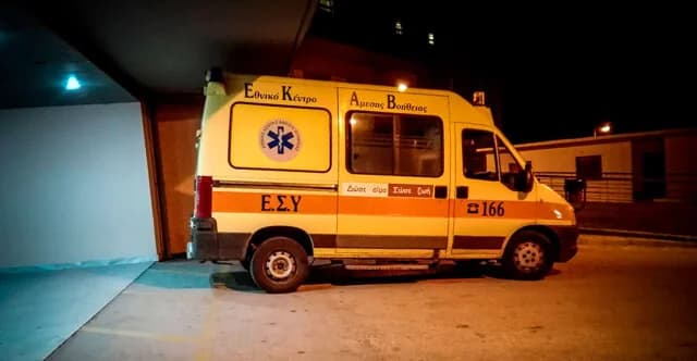 Verkehrsunfall in Heraklion: Mutter und Kind eingeklemmt, 13-Jähriger auf Intensivstation