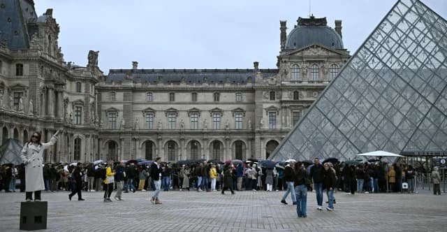 Administrative Inquiry into Louvre Heist Announced