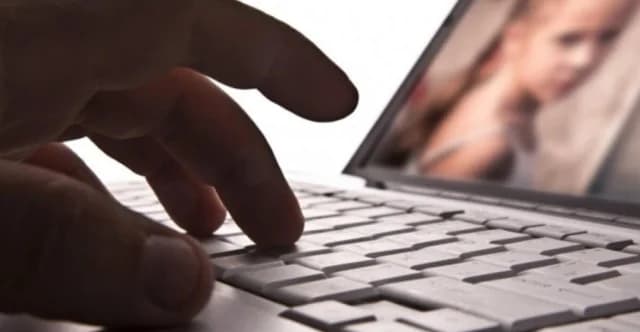 Liberado bajo condiciones un joven de 18 años por caso de red de pornografía infantil