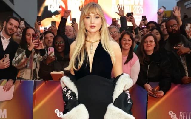 Jennifer Lawrence begeistert in Armani Privé beim London Film Festival