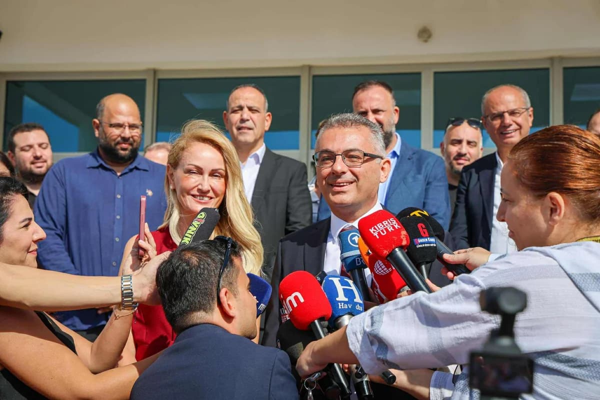 Primera visita a Ankara del líder turcochipriota Tufan Erhürman