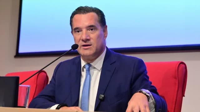 Georgiadis verteidigt Werbung für La Vie En Rose wegen Spenden an das Nationale Gesundheitssystem