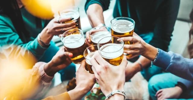 Griechische Jugendliche: Erhöhter Alkohol-, Tabak- und Glücksspielkonsum