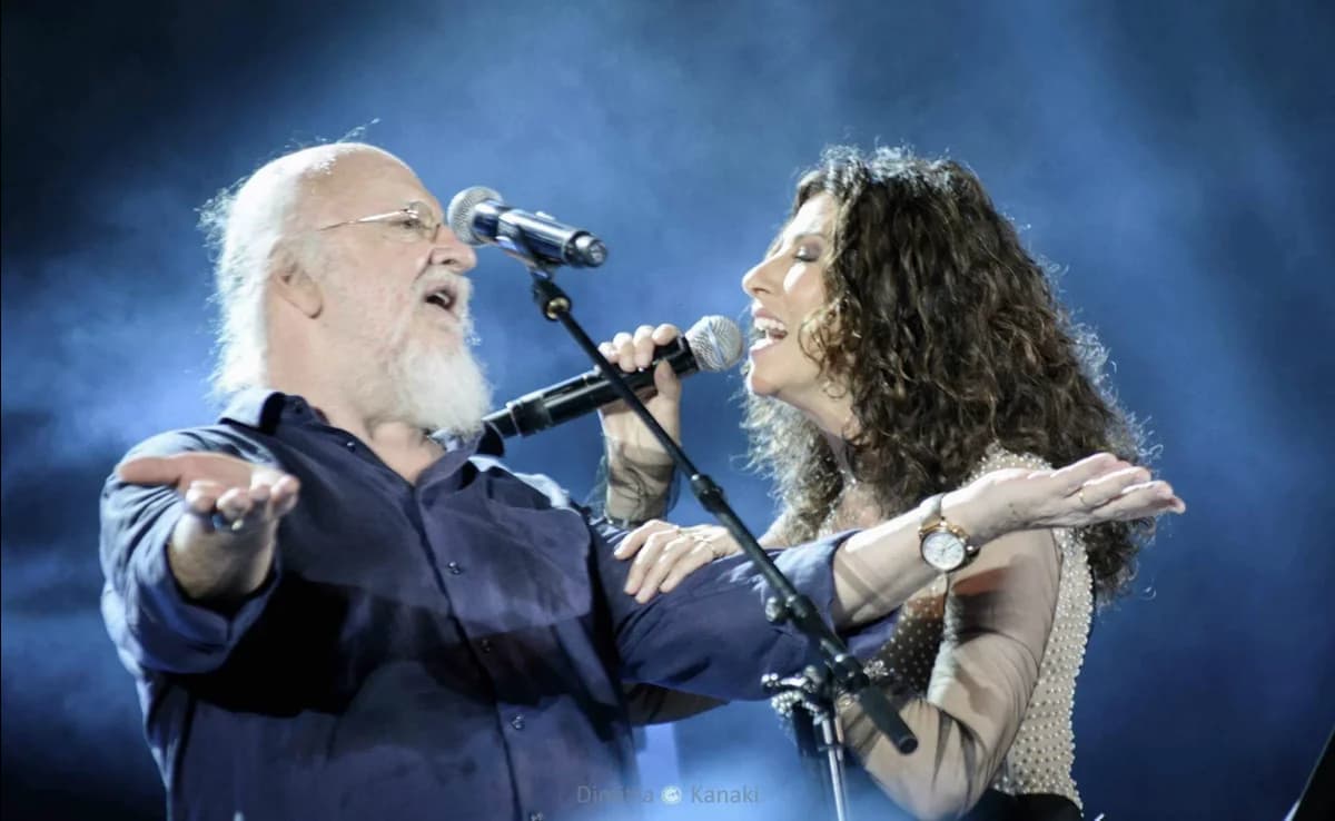 Eleftheria Arvanitaki 对 Dionysis Savvopoulos 的深情致敬