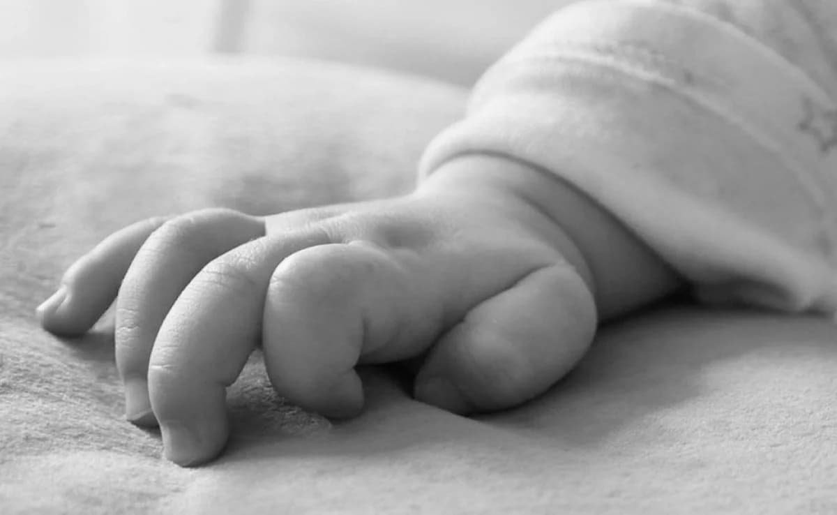 Θρήνος στη Λάρισα: Πέθανε βρέφος ενός μηνός