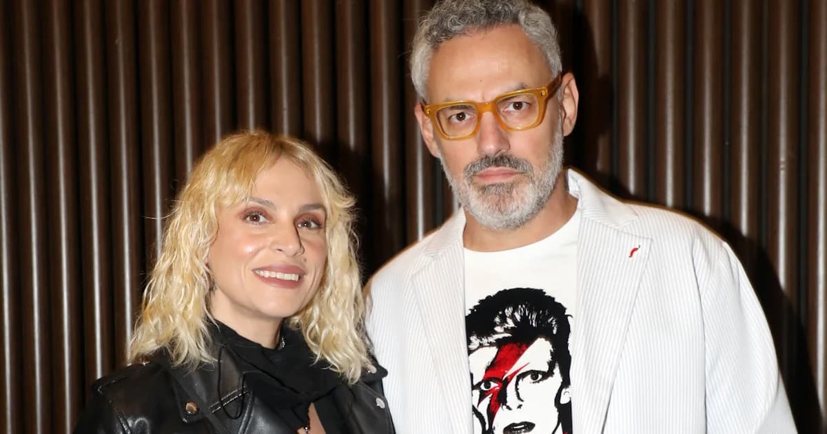 Eleonora Zouganeli y Nikos Sirigos en la presentación de un libro en Atenas