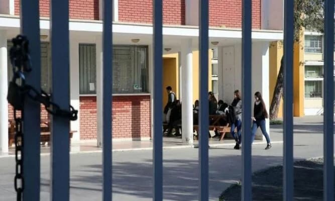 Пафос: Сообщается о нападении ученика с ножницами в средней школе