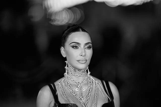 Kim Kardashian enthüllt Diagnose eines Hirnaneurysmas