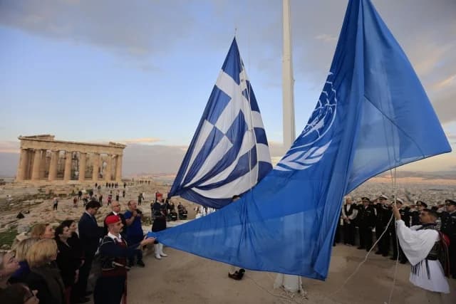 UN-Flagge zur 80-Jahr-Feier auf der Akropolis gehisst