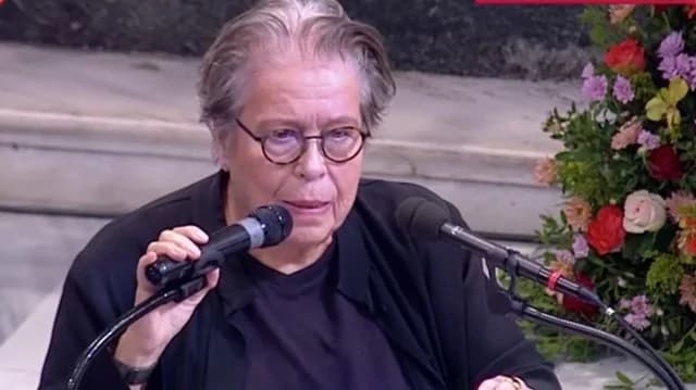 Dimitra Galani über Dionysis Savvopoulos: "Du hast uns alle zu Dichtern gemacht"