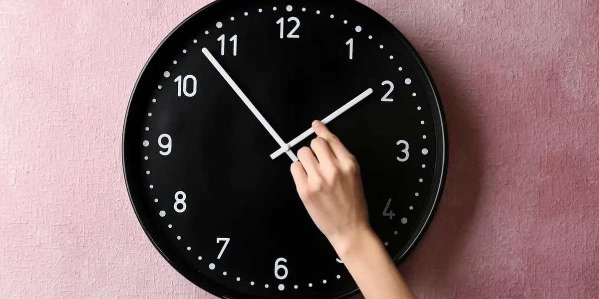 שינוי שעה: ציציקוסטאס קורא לסיום