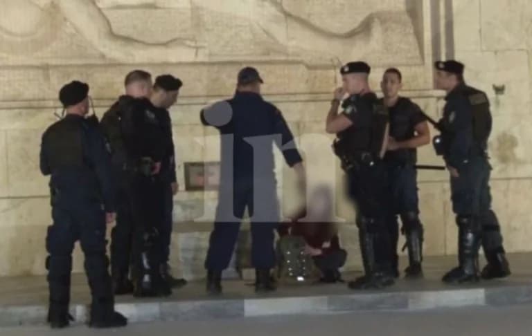 Woman Arrested for Protesting at the Tomb of the Unknown Soldier