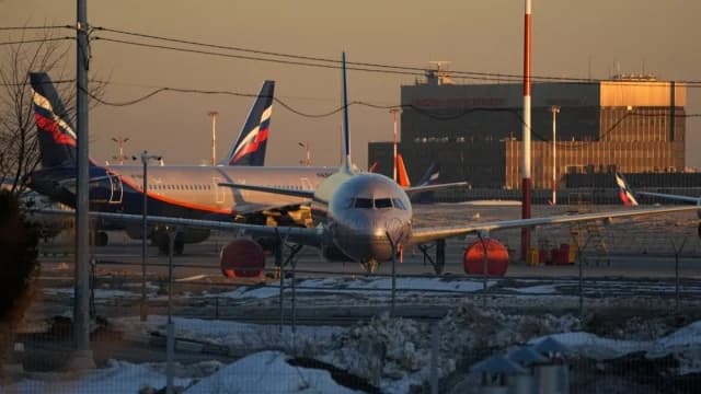 Aeropuertos de Moscú cerrados brevemente por drones ucranianos
