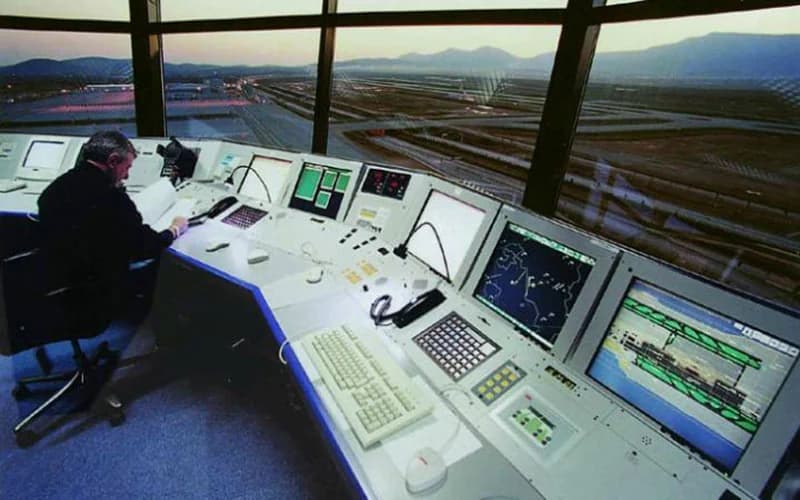 US: Air Traffic Controllers Take Temporary Jobs Amid Pay Freeze