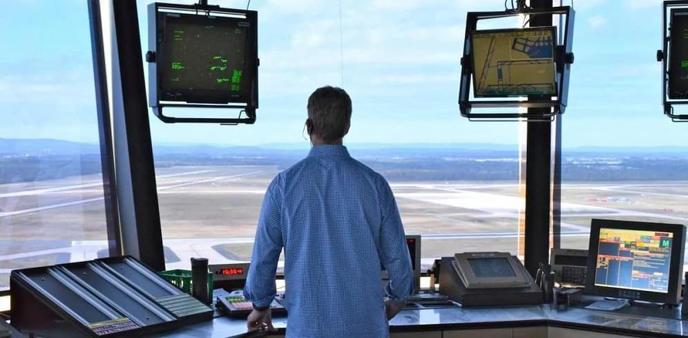 Hundreds of US Air Traffic Controllers Take Temporary Jobs