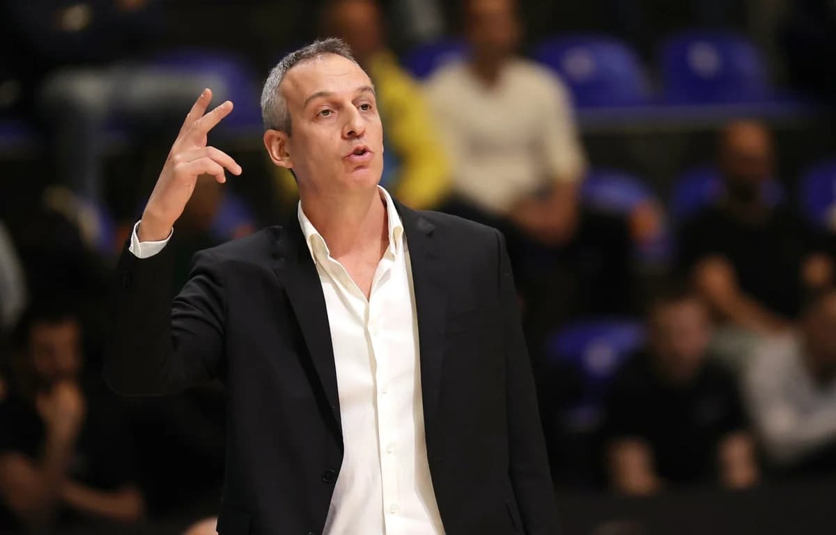 Oded Kattash wegen Kritik an Schiedsrichtern im Spiel Maccabi - Olympiacos mit Geldstrafe belegt