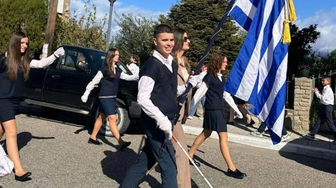 Agrinio: Blind Student Standard-Bearer in October 28th Parade