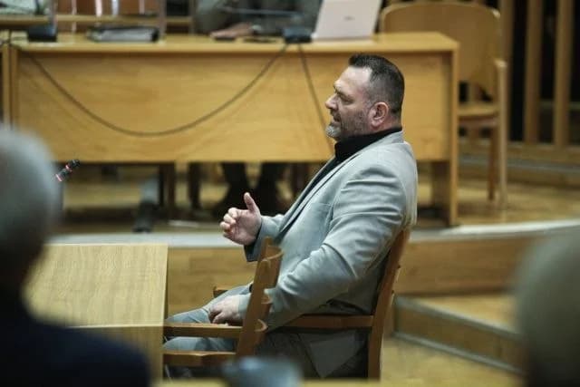 הפרלמנט האירופי: יאניס לאגוס המשיך לקבל תשלום גם לאחר הרשעתו