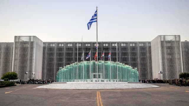 Griechisches Verteidigungsministerium enthüllt neue bioklimatische Fassade