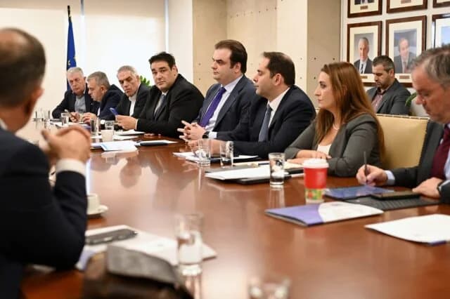 Πιερρακάκης: Επιπλέον χρηματοδότηση στους Δήμους και το 2026