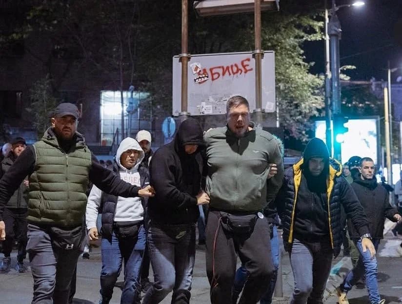 震惊：前塞尔维亚国家队球员在贝尔格莱德抗议活动中被捕