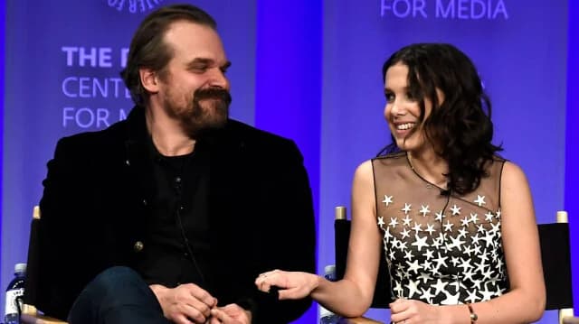 David Harbour: Millie Bobby Brown reicht Beschwerde wegen Mobbings ein