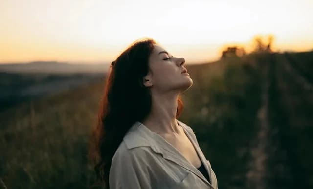 Breathwork: 3 Κορυφαίες Ασκήσεις Αναπνοής για Χαλάρωση