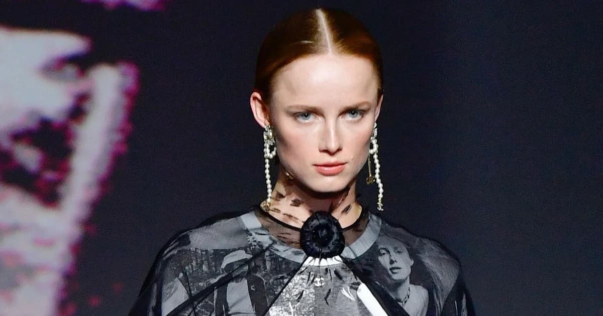 Marie Antoinette Blush: Η τάση του TikTok που αναβιώνει το ρομαντικό μακιγιάζ