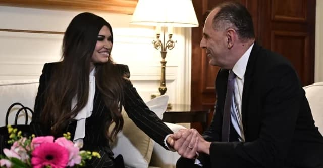קימברלי גילפויל נפגשת עם גראפטריטיס במשרד החוץ