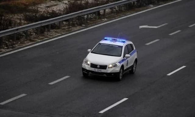 18-Jähriger mit 218 km/h auf der Ionia-Autobahn erwischt – Festnahme in Messolonghi