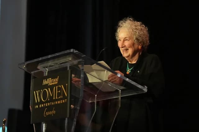 Margaret Atwood: "Man kann nicht alle Männer von einer Klippe werfen"