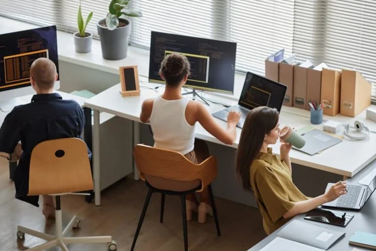 Gen Z: Η εργασία πιο καταθλιπτική από την ανεργία;