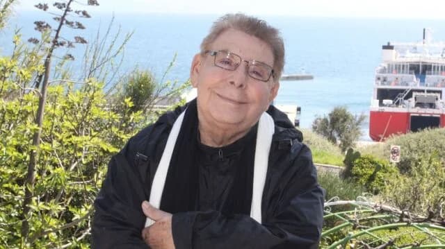 Giannis Galatis: Vende edificio de apartamentos en Rafina para caridad
