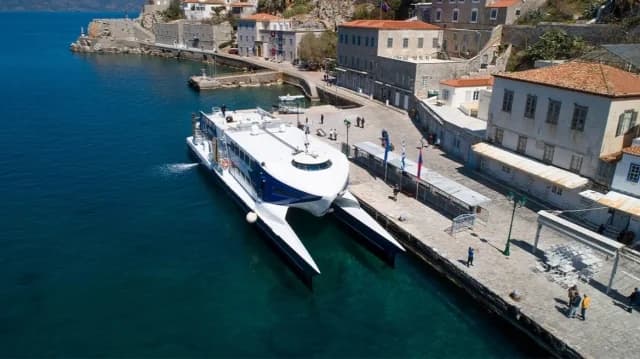 El Pireo: Fallo mecánico en barco con destino a Hidra y Spetses