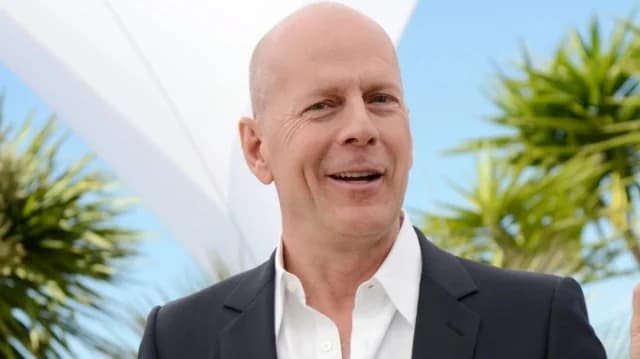 Bruce Willis lächelt bei seltenem öffentlichen Auftritt
