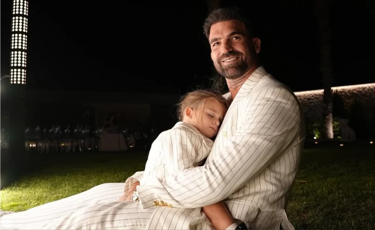 Dimitris Alexandrou: Tierno video con su hijo, Paris