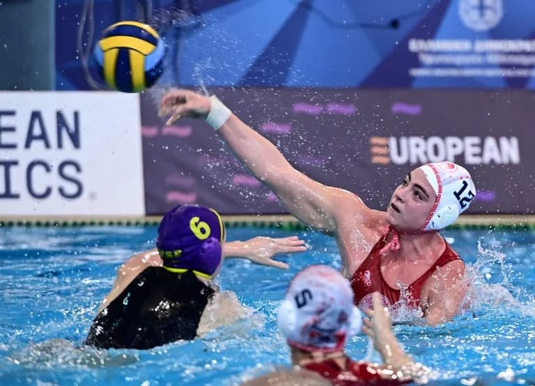 Olympiacos - Újpest 9-6: Victoria con arrebato final