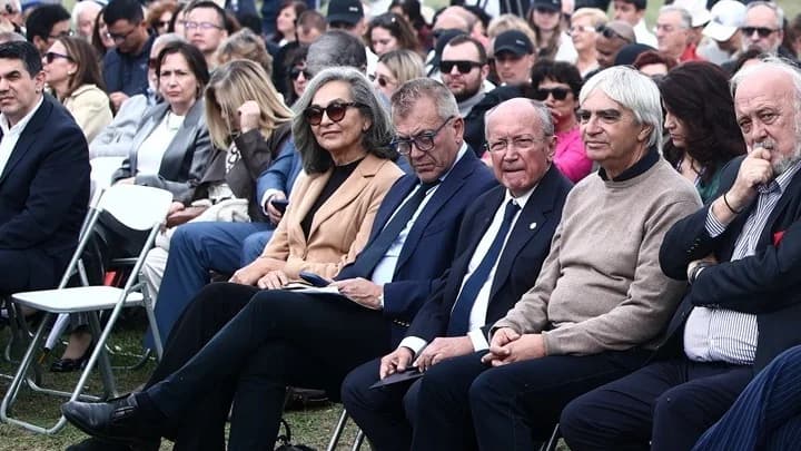 Eröffnungszeremonie des Athen-Marathons Mikis Theodorakis gewidmet
