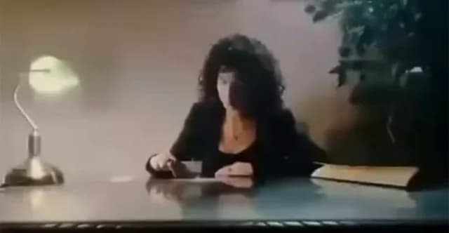 Anuncio de Candidato a Abogado Causa Revuelo: Mujer Usando Cocaína - Dimisión