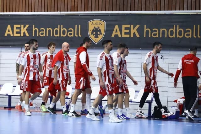 AEK - Olympiacos: Handball-Derby wegen Gesängen unterbrochen