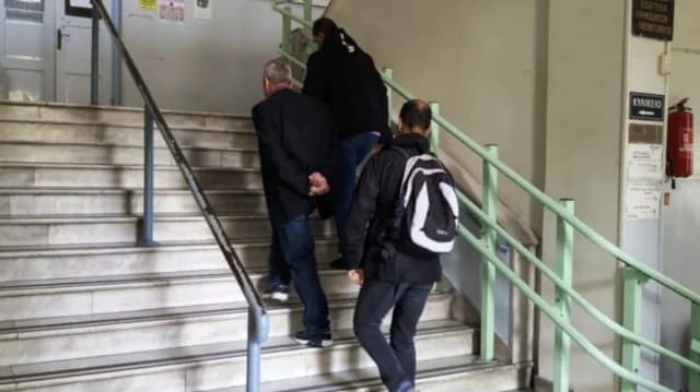 Волос: арестован офицер береговой охраны за растление малолетних за плату