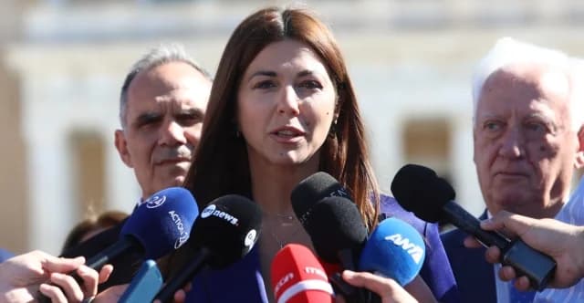 זחרקי שואלת את פלטידיס על תוכנית «מריאטה ג'יאנאקו» בפטרס